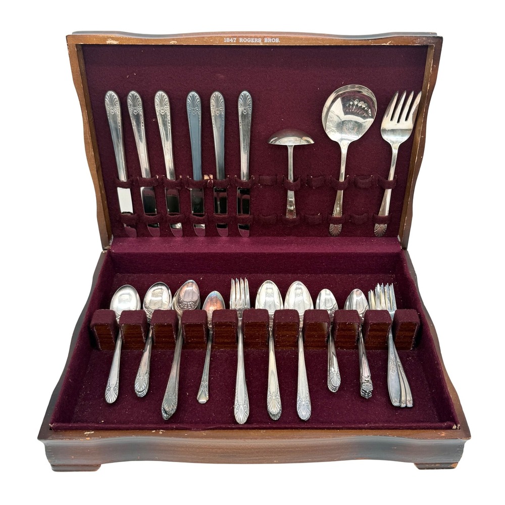 1847 Rogers Bros Adoration Silver Plate Flatware Set 50 Piece with Wood Case